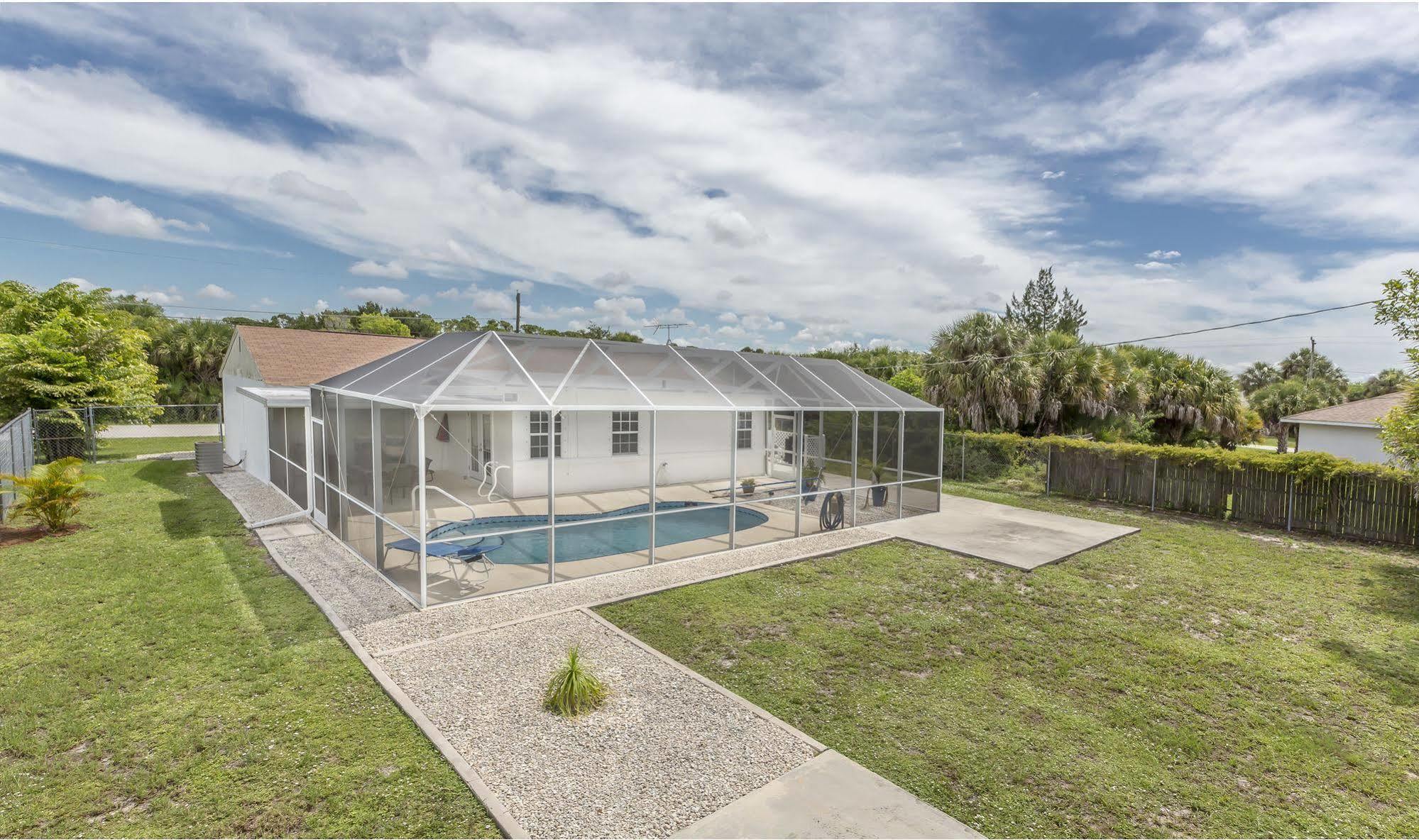 Van Nuys Port Charlotte Exterior photo